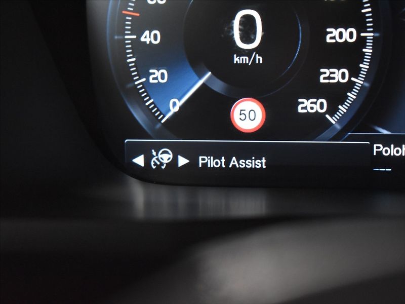 Volvo XC90 2,0 D5 AWD INS, Bowers,vzduch, - fotka 27 z 31