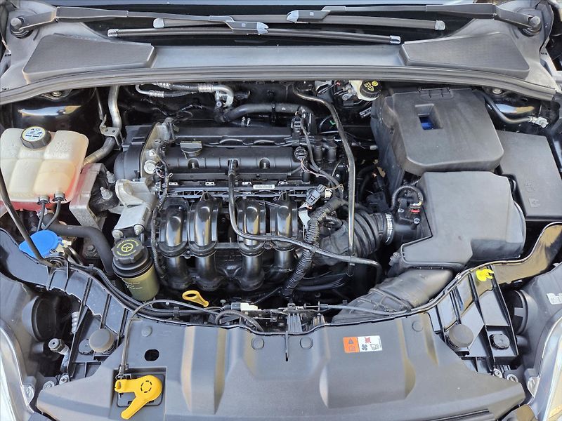 Ford Focus 1,6 Ti-VCT Tažné z. ČR 2.maj 1 - fotka 19 z 22