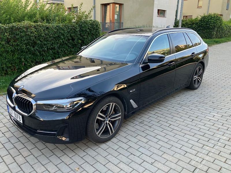 BMW Řada 5 (2022) 530e xDrive - fotka 1 z 16