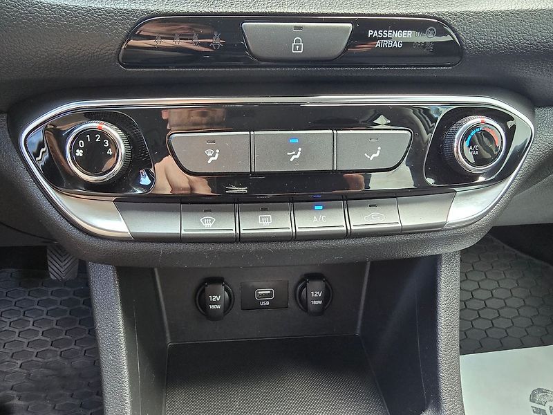 Hyundai i30 1.5i COMFORT LED KAMERA NAVI - fotka 13 z 41