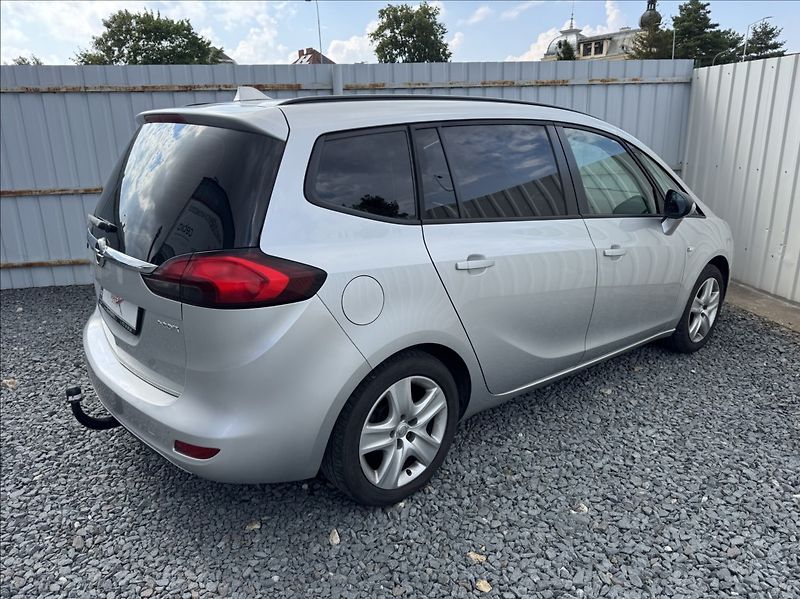 Opel Zafira 1,6 CDTi 100kW TOURER tažné - fotka 13 z 50