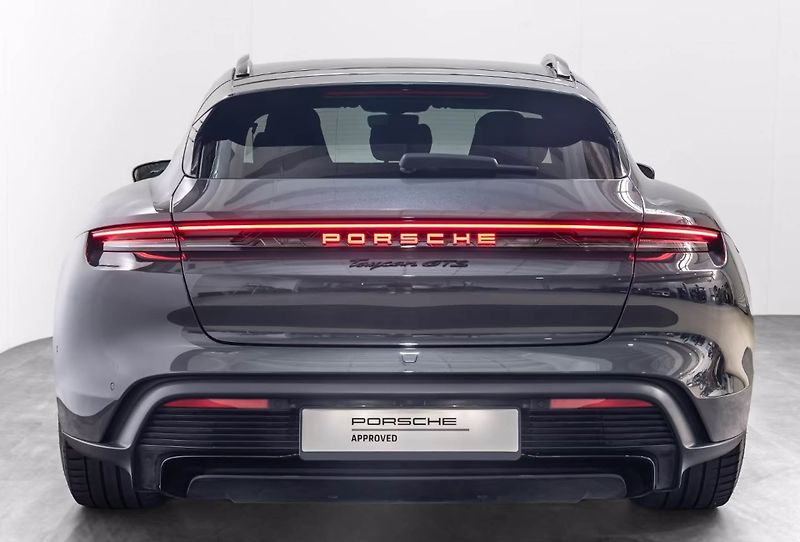 Porsche Taycan GTS Sport Turismo Burm HuD Inn - fotka 6 z 26