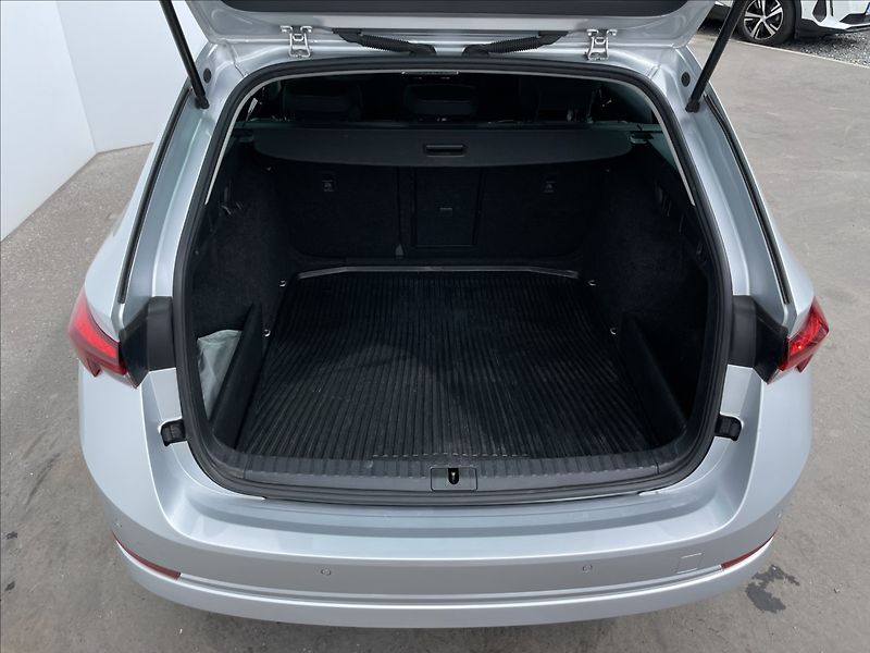 Škoda Octavia 2,0 TDI Combi Ambition Plus - fotka 24 z 24