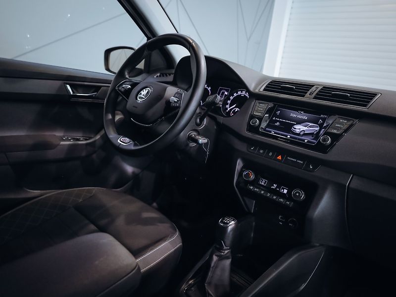 Škoda Fabia 1.0 TSI 70 kW Ambition Tour - fotka 23 z 28