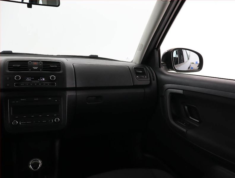 Škoda Fabia (2010) Ambition 1.2 TSI, oblíbený vůz - fotka 8 z 18