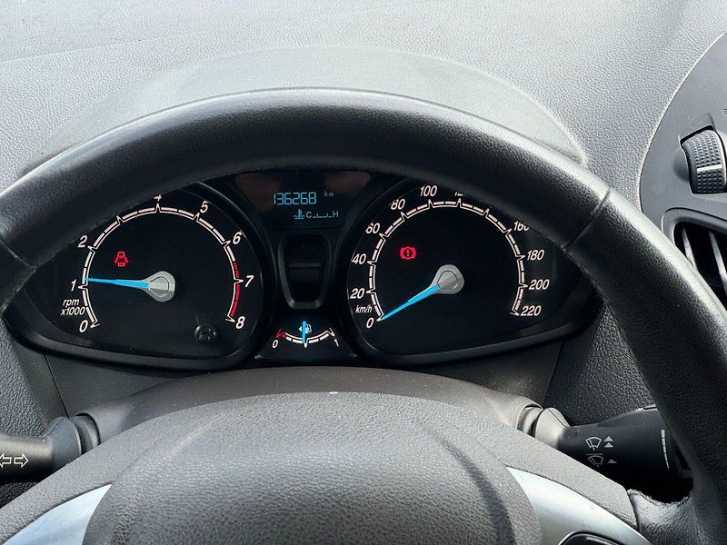 Ford Tourneo Courier (2019) 1.0 EcoBoost 73kW - fotka 16 z 29