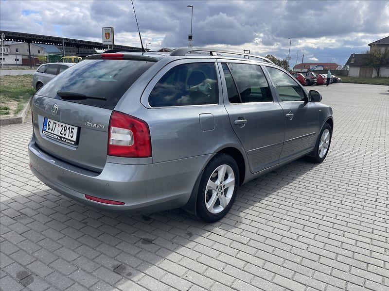 Škoda Octavia 1,2 TSi 77kw Ambiente výborný - fotka 27 z 29