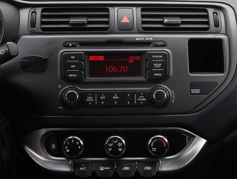 Kia Rio (2012) 1.25 CVVT, Park. senzory - fotka 12 z 17