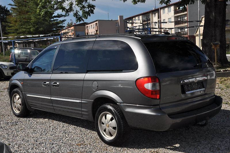 Chrysler Grand Voyager 3.3i 128kW Automat LIMITED - fotka 4 z 18