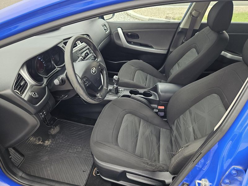 Kia Ceed (2015) 1.4crdi 66kw, MOŽNÉ SPLÁTKY  - fotka 11 z 24