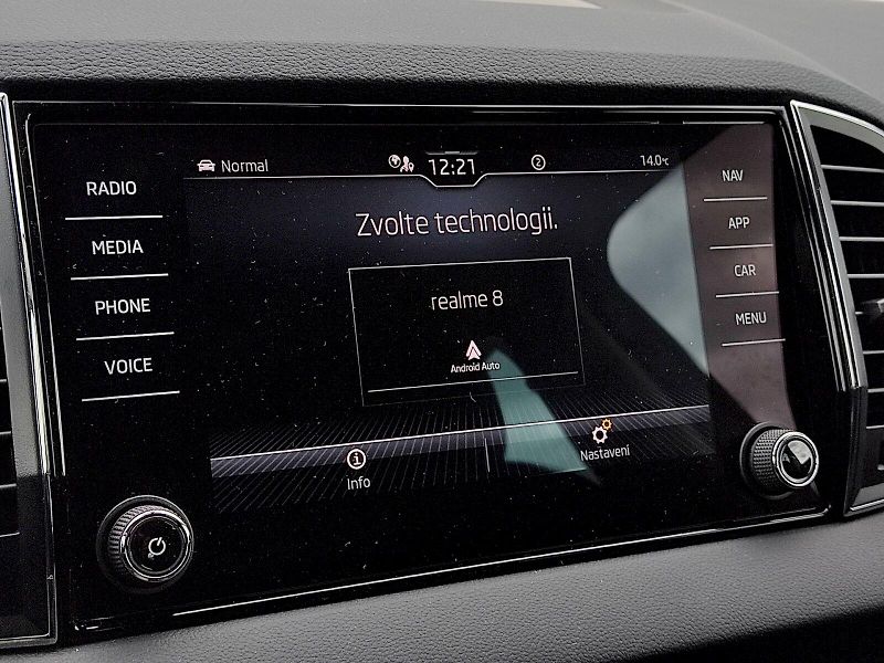 Škoda Karoq (2023) Style Plus 2,0 Tdi 110 Kw 4x4 - fotka 15 z 36