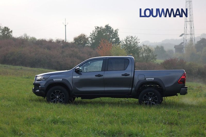 Toyota Hilux AT INVINCIBLE - fotka 3 z 23