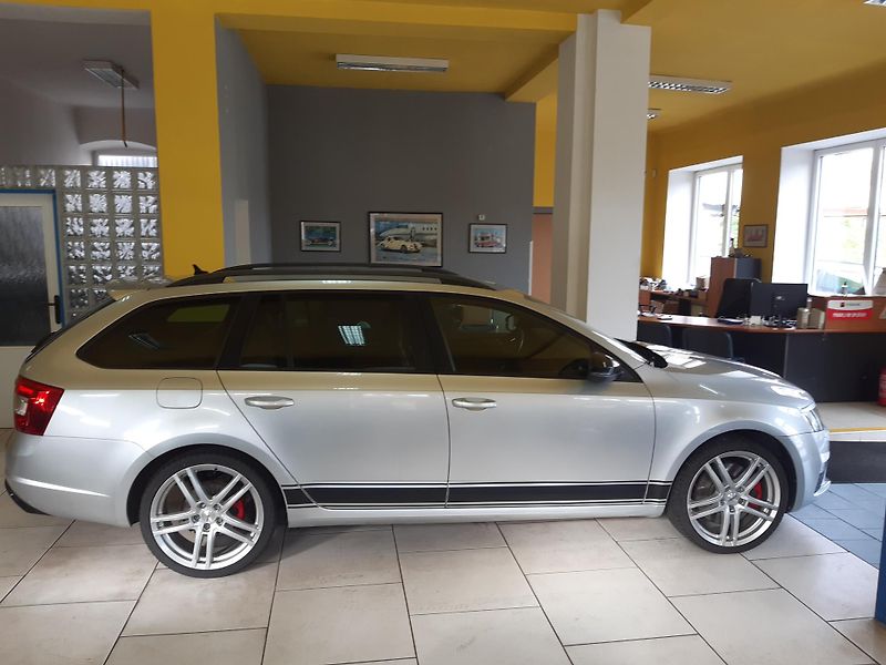 Škoda Octavia 2.0 TDI RS COMBI NAVI - fotka 7 z 29