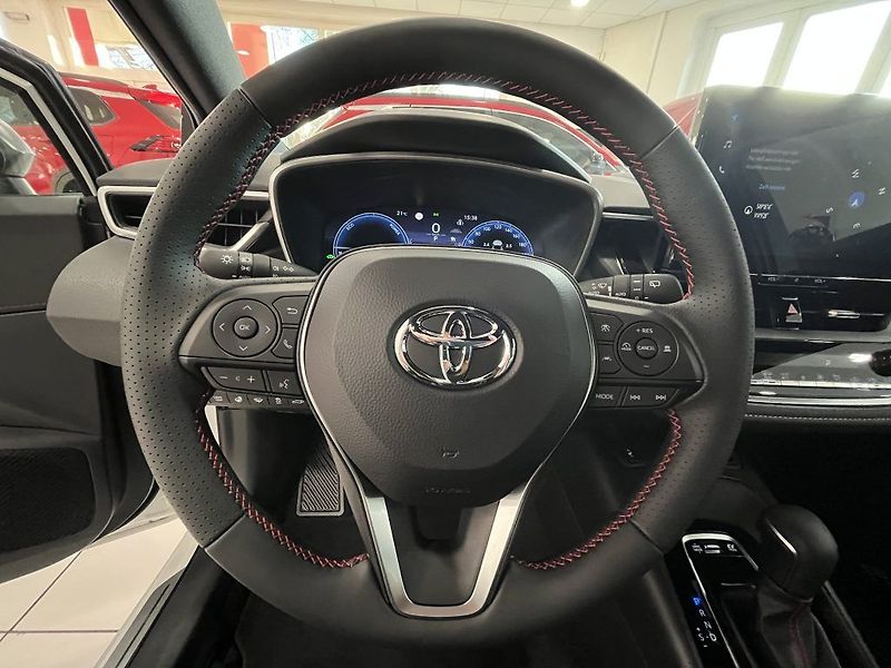 Toyota Corolla TS 2.0 Hybrid GR SPORT - fotka 11 z 28