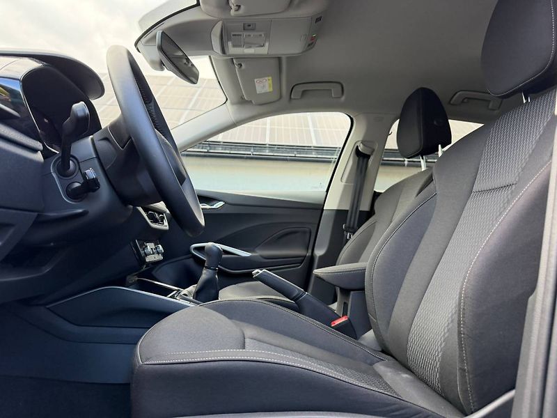 Škoda Fabia Selection 1,0 TSI 70 kW 5° MP - fotka 8 z 35