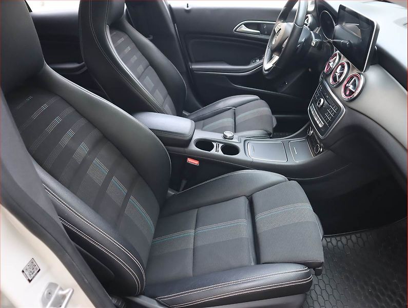 Mercedes-Benz CLA (2016) 200 CDI, Automat, Kůže, Navi - fotka 9 z 20