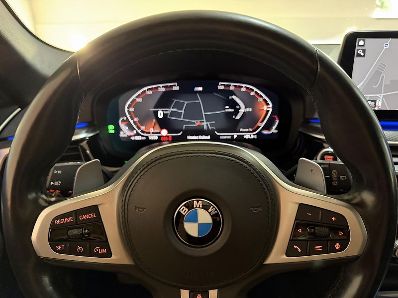 BMW Řada 5 530d xDrive M-Sport Laser FCL - fotka 37 z 48