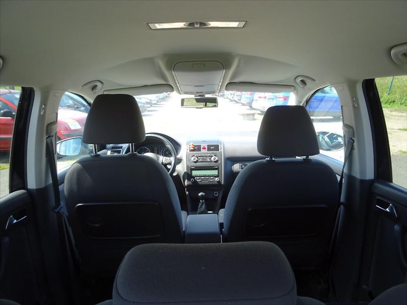 Volkswagen Touran 2,0 TDi 103 kW - fotka 17 z 33