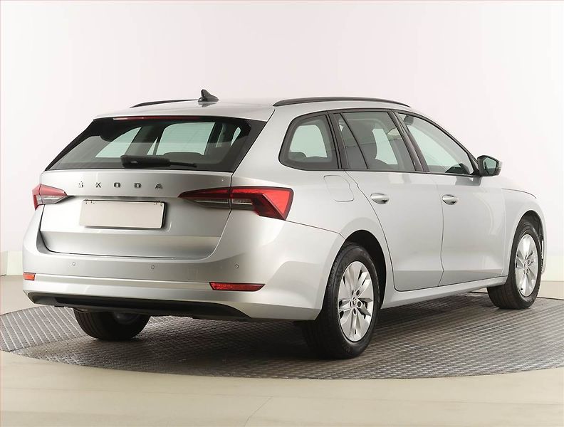 Škoda Octavia (2023) Ambition 2.0 TDI, ČR,1.maj - fotka 5 z 24