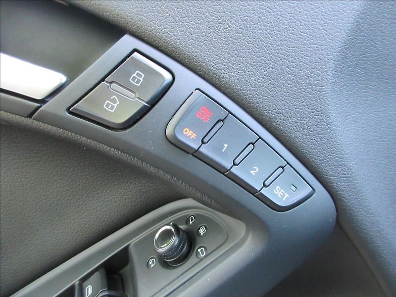 Audi A5 3,0 TDi 4x4 Navi S-Line B&O - fotka 35 z 38