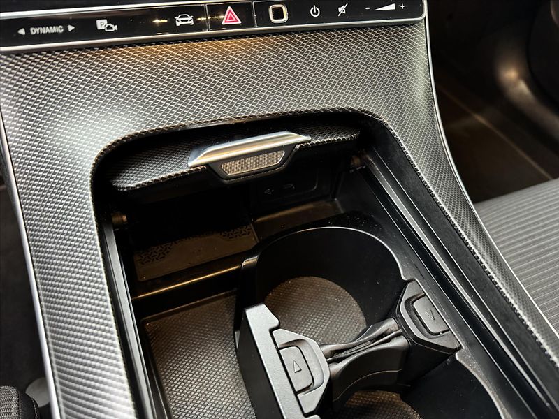Mercedes-Benz Třídy C C 220d - fotka 19 z 30