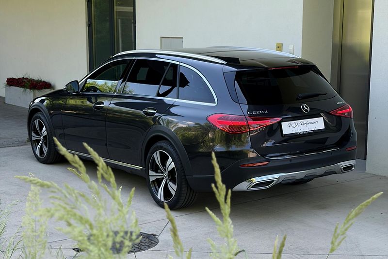 Mercedes-Benz Třídy C (2023) C 220d 4Matic Allterrain - fotka 16 z 125