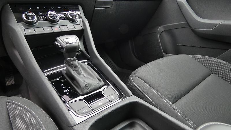 Škoda Karoq 2.0 TDI 110 kW Fresh 4x4 DSG - fotka 6 z 25