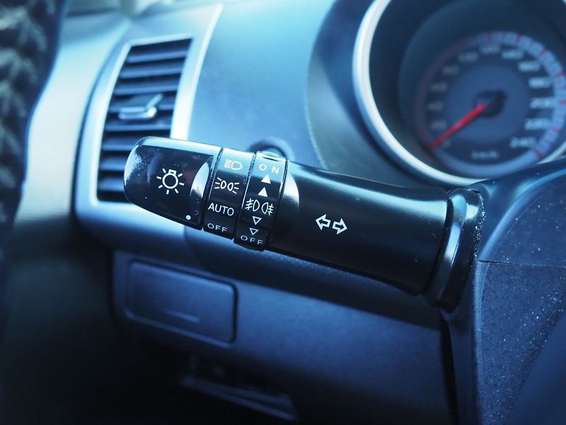 Peugeot 4007 (2010) 2.2 HDI, 115 kW, 4x4, 7 míst - fotka 23 z 39
