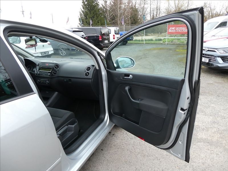 Volkswagen Golf Plus 1,4 TSi 90W digi.klima - fotka 17 z 31
