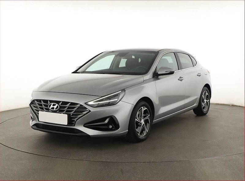 Hyundai i30 (2024) Family Smart 1.0 T-GDI - fotka 2 z 21