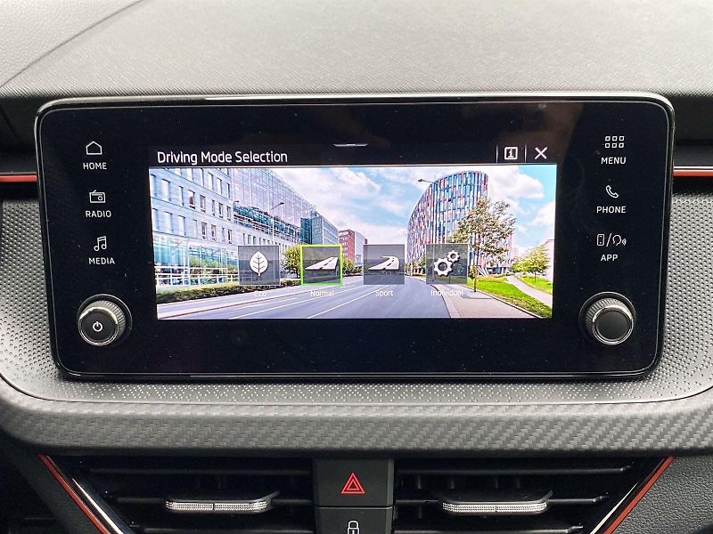 Škoda Scala (2025) 1.0 TSI DSG Monte Carlo - fotka 15 z 35