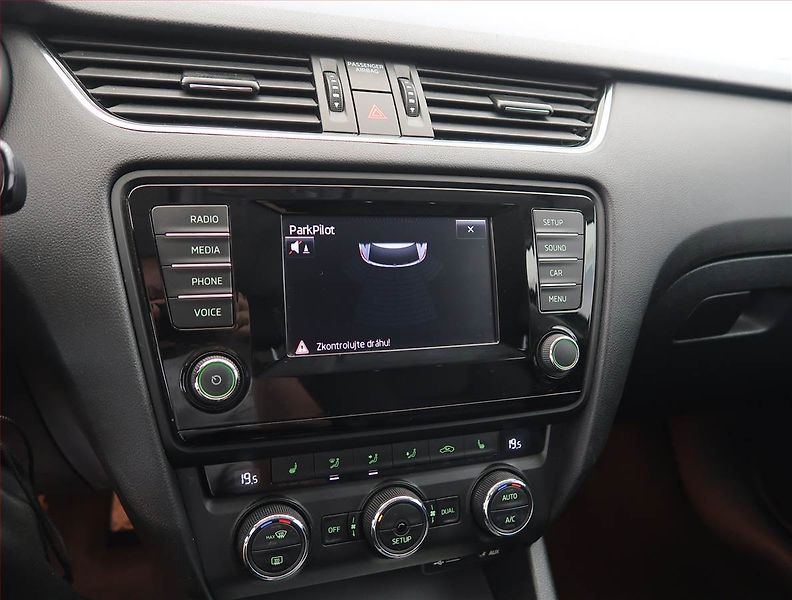 Škoda Octavia (2013) 1.4 TSI, Serv.kniha, Kůže - fotka 15 z 21