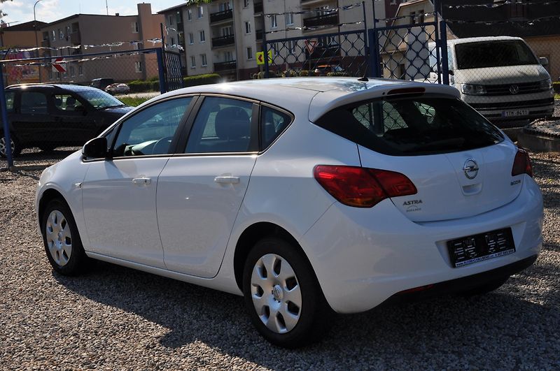 Opel Astra 1.4i 16V 74kW 5dv. - fotka 4 z 11