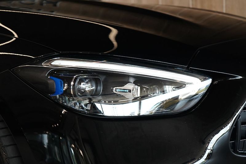 Mercedes-Benz Třídy C 220d 4MATIC, Nezávislé, Tažné - fotka 9 z 50