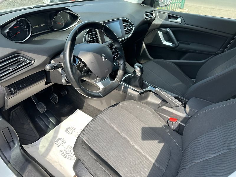 Peugeot 308 (2016) 1.2 Turbo 81kw - fotka 9 z 21