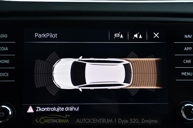 Škoda Octavia 1,6 TDI DSG STYLE & DYNAMIC - fotka 44 z 53