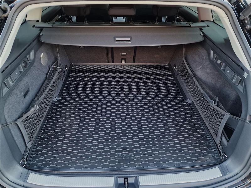 Škoda Superb 1.5 TSI DSG 110kW L&K Combi - fotka 16 z 50