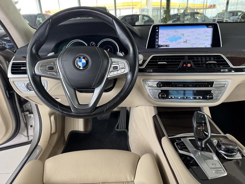 BMW Řada 7 730d xDrive*Laser*Dověry*Masáž - fotka 11 z 46