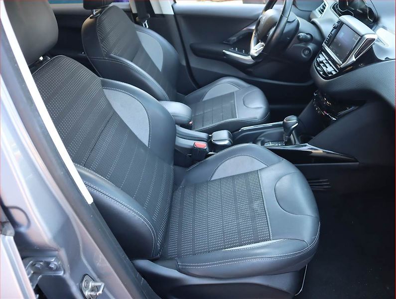 Peugeot 2008 (2019) 1.2 PureTech, Automat, Navi - fotka 9 z 22