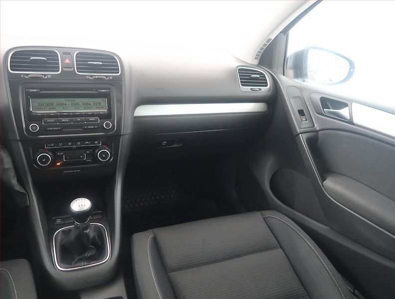 Volkswagen Golf (2010) 1.2 TSI, Tempomat - fotka 8 z 14
