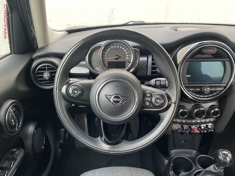Mini Cooper S (2019) 2.0i, LED, navi, kůže - fotka 11 z 18