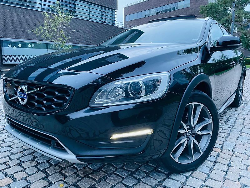 Volvo V60 2.4D4 5V AUTOMAT KAMERA TAŽNÉ - fotka 2 z 50