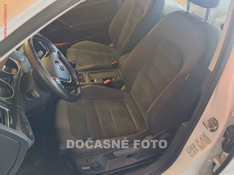 Volkswagen Golf (2017) 1.4 TSi, 1.maj,ČR, masáž - fotka 3 z 3
