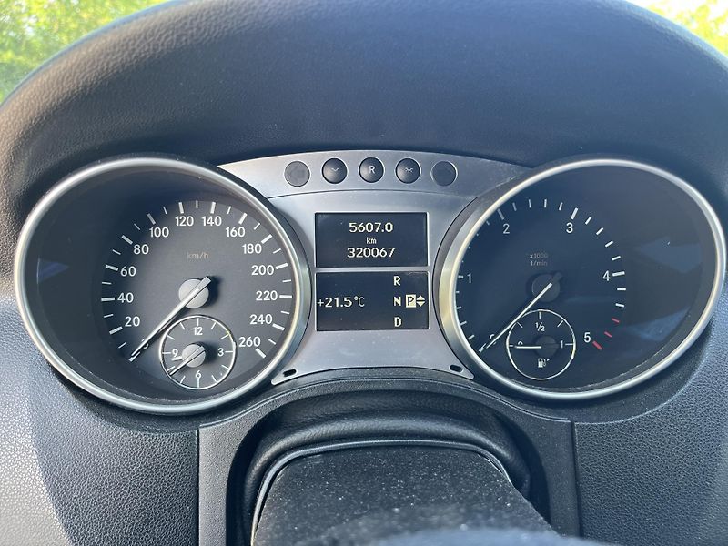 Mercedes-Benz Třídy M (2009) originál AMG facelift exteriér - fotka 22 z 23