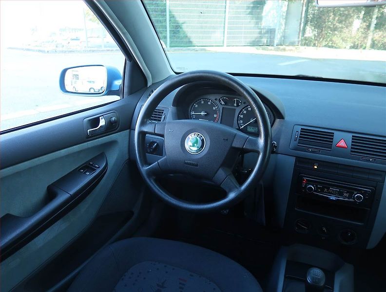 Škoda Fabia (2001) 1.4, nová STK, zamluveno - fotka 7 z 15
