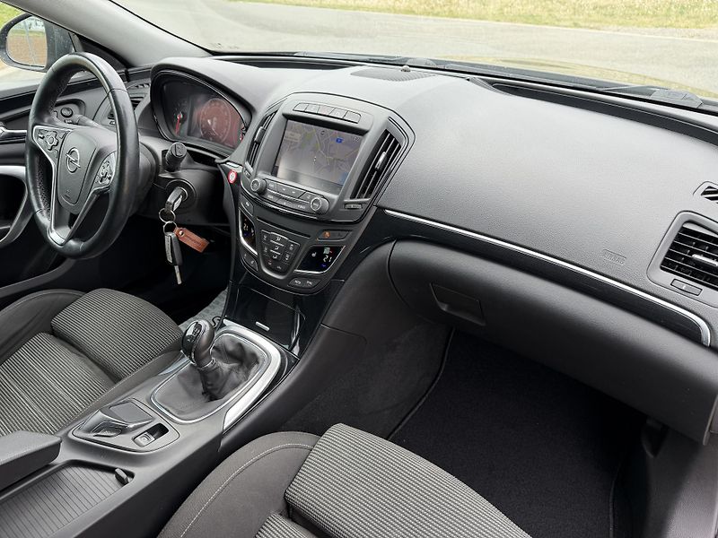 Opel Insignia 1.6 SIDI XENON NAVIGACE TAŽNÉ - fotka 31 z 48