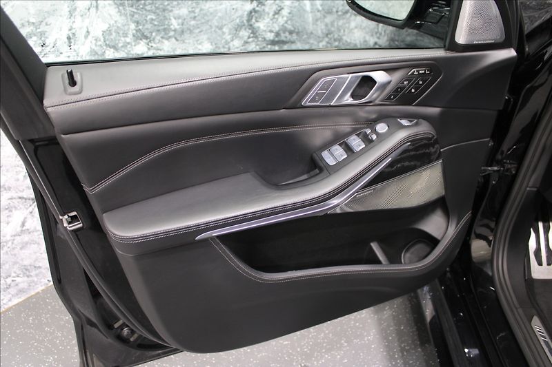 BMW X7 4,4 xDrive M50i - fotka 10 z 40