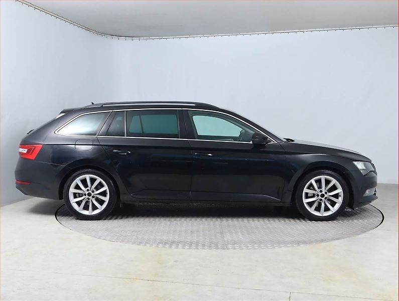 Škoda Superb (2016) Ambition 2.0 TDI, Navi - fotka 6 z 16