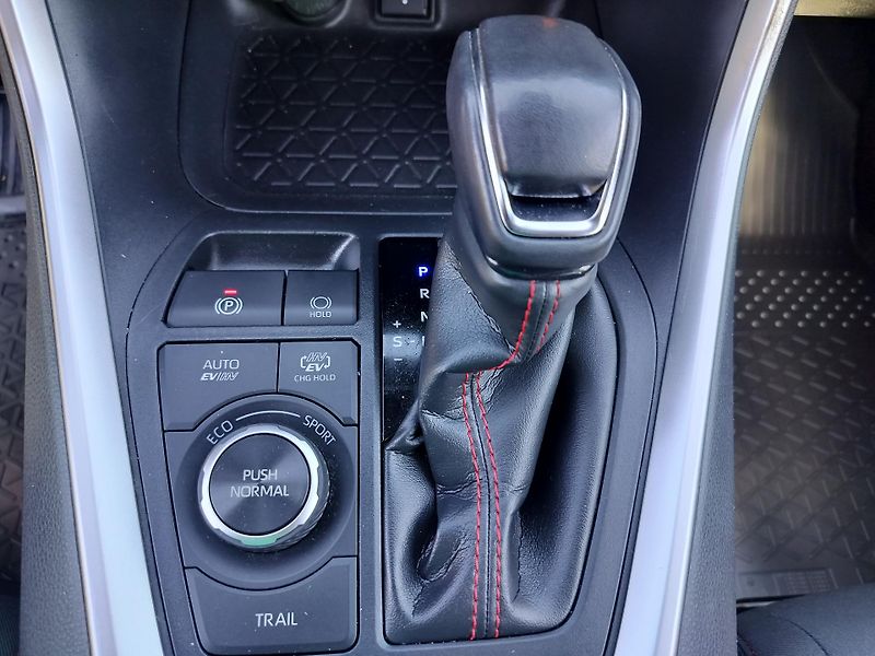 Toyota RAV4 2.5 4x4, plug in hybrid - fotka 20 z 29