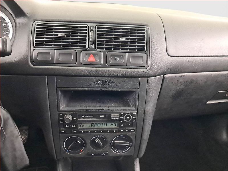 Volkswagen Golf (2003) 1.4 16V, nová STK - fotka 12 z 15